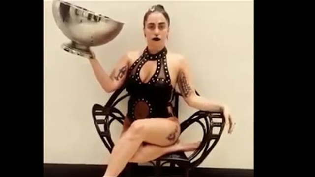 Ice bucket challenge: Đến lượt Lady Gaga trổ tài