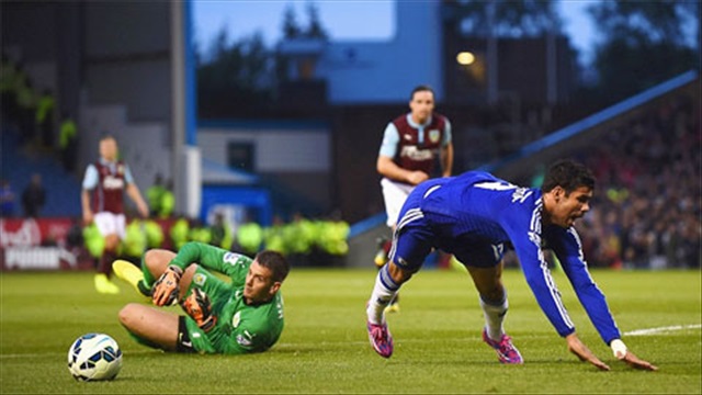 Thắng to, Mourinho vẫn đòi hỏi penalty cho Chelsea