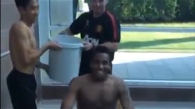 Ice bucket challenge: Anderson thách đấu Sir Alex Ferguson