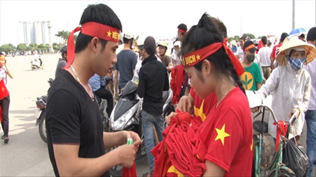 CĐV U19 Việt Nam kinh doanh để làm từ thiện