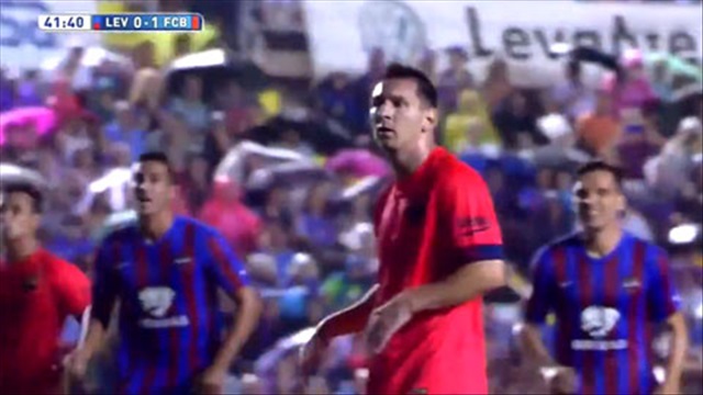 Messi đá hỏng phạt đền