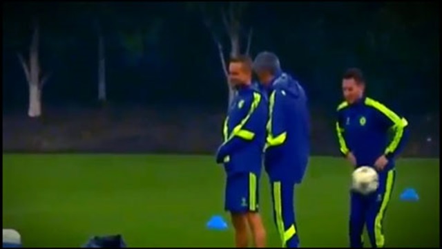 Jose Mourinho gẩy bóng vào đúng chỗ hiểm cấp dưới