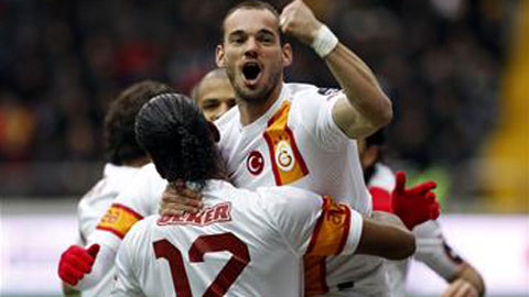 Mãn nhãn với pha sút phạt tái hiện thời đỉnh cao của Wesley Sneijder