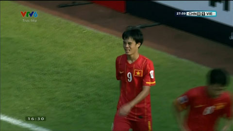 Không vào!!! Cột dọc từ chối bàn thắng của Văn Toàn (U19 Việt Nam - U19 Trung Quốc)