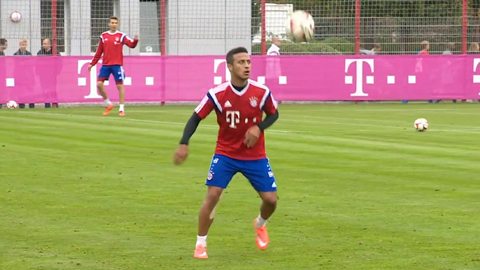 Thiago Alcantara khiến đồng đội 