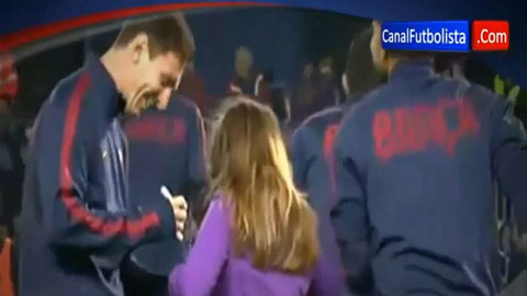 Tổng hợp những lần Messi bị fan quấy rối