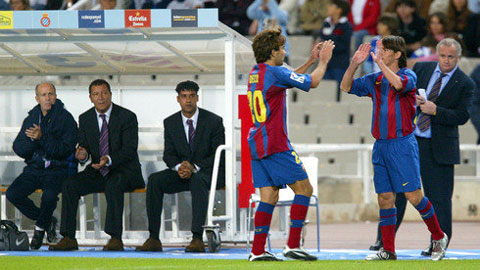 Xem lại trận ra mắt của Messi cho Barca 10 năm về trước
