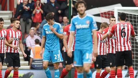 Pha sút cháy lưới nhà khó tin của cầu thủ Sunderland