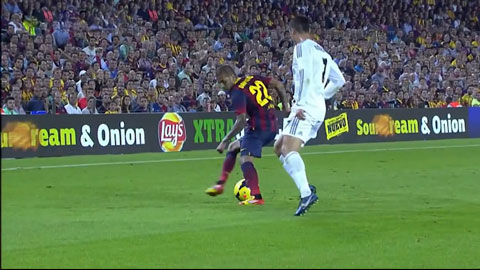 Tiểu xảo ranh mãnh của Ronaldo bị trọng tài phát hiện