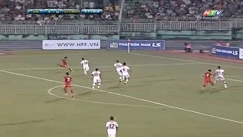Thành Lương uy hiếp khung thành đội bạn bên cánh trái (Việt Nam 1-0 U23 Bahrain)