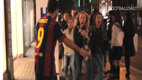 Hoá thân thành Luis Suarez dọa người đi đường chết khiếp