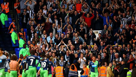 Fan Newcastle ăn mừng tại Etihad như thể vừa đăng quang