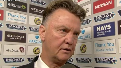 HLV Van Gaal: Smalling thật ngu ngốc