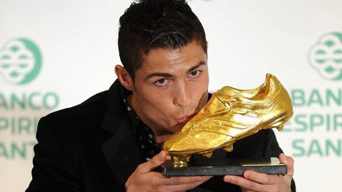 Giây phút Ronaldo nhận Chiếc giầy vàng của mùa giải 2013/14