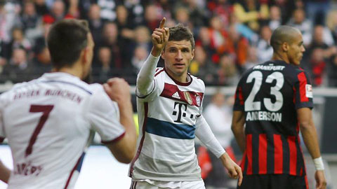 Frankfurt 0-4 Bayern: Lập hattrick, Mueller hủy diệt chủ nhà