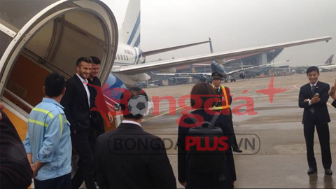Video: Beckham bước từ chuyên cơ xuống sân bay Nội Bài