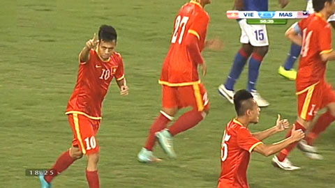 Vào!!! Văn Quyết ghi bàn đưa Việt Nam lên dẫn trước (Trực tiếp: Việt Nam 2-1 Malaysia)