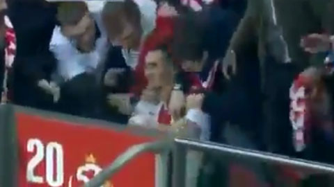 Pha ăn mừng cực kỳ vui vẻ của tuyển thủ Ba Lan