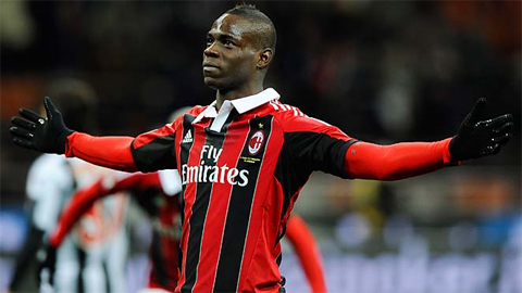 Balotelli và những kiểu ăn mừng chẳng giống ai