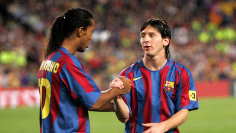 Ronaldinho chính là người giúp Messi có bàn thắng đầu tiên cho Barca