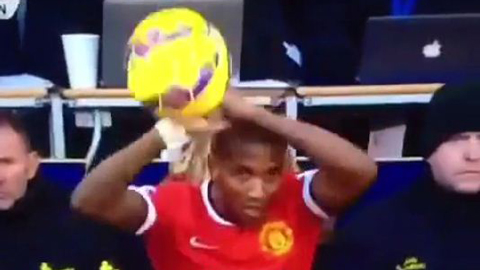 Ashley Young quá 