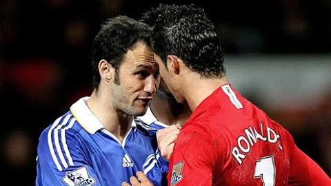 Hình ảnh xấu xí trong những cuộc đụng độ Chelsea - Man Utd 