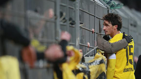 Hummels và Weidenfeller xin lỗi CĐV nhà vì phong độ bết bát