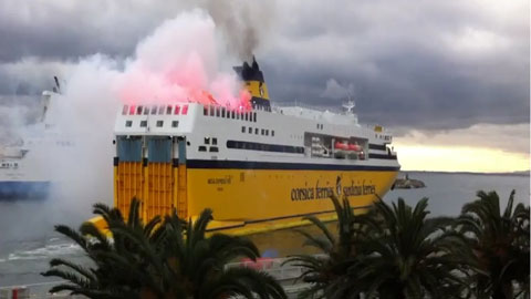 Màn chuẩn bị hoành tráng của CĐV Bastia khi hành quân đến Monaco