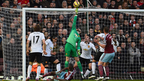 David De Gea lại cứu rỗi Man Utd