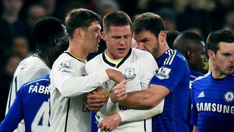 Hình ảnh nghi án Ivanovic cắn James McCarthy