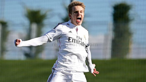 Bàn thắng đầu tiên của thần đồng Martin Odegaard cho Real