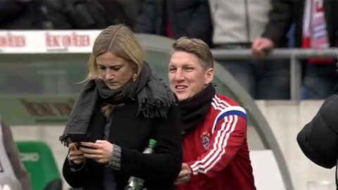 Schweinsteiger đùa cợt với sếp nữ của Bayern
