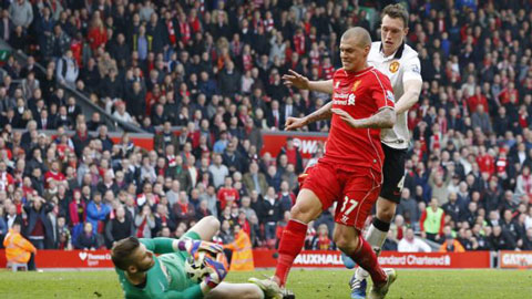 Pha bóng khiến Martin Skrtel có thể phải nhận án treo giò 3 trận