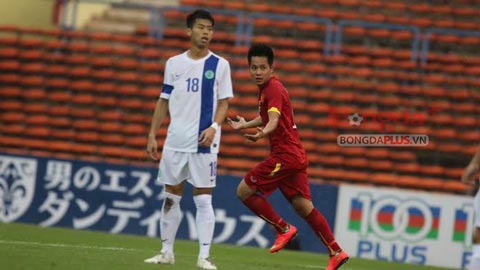 Cú hat-trick của Thanh Bình - Van Nistelrooy Việt Nam