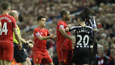 Kinh hoàng pha vào bóng của Sissoko với Lucas