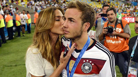 Những khoảnh khắc nóng bỏng giữa Gotze và bạn gái