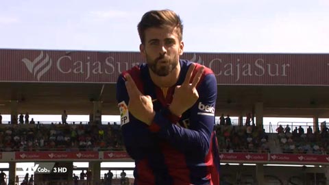 Gerard Pique nâng tỷ số lên 5-0 (Cordoba 0-8 Barcelona)