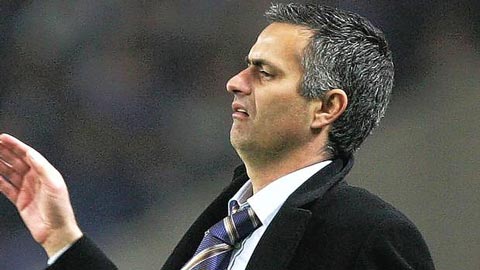 Mourinho đứng ngồi không yên trước thời khắc Chelsea vô địch