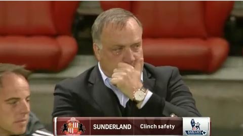 Sunderland trụ hạng, HLV Advocaat khóc ngay trên sân