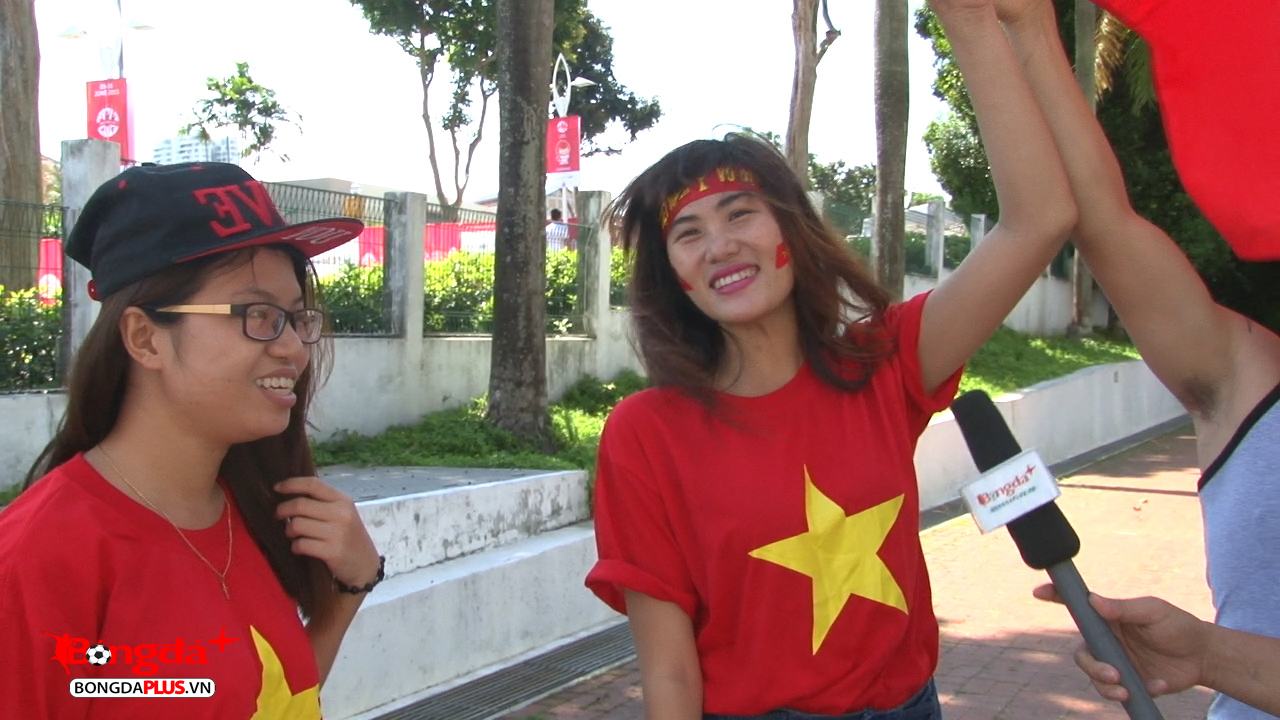 CĐV tại Singapore tưng bừng đi cổ vũ cho U23 Việt Nam