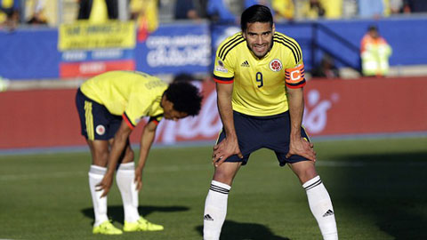 Falcao ăn vạ thô thiển trong trận gặp Peru