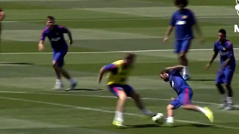 Juan Mata phô diễn kỹ thuật trong buổi tập của M.U