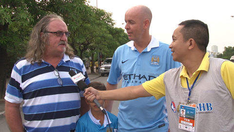 Fan cuồng Man City lặn lội từ Singapore đến cổ vũ đội nhà