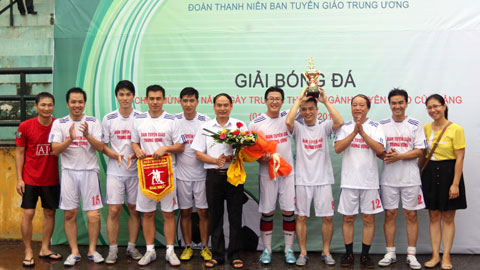 Giải bóng đá chào mừng 85 năm Ngày truyền thống ngành Tuyên giáo: Thắm tình hữu nghị