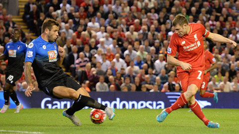 James Milner đá phạt siêu dở