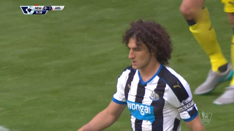 Coloccini đá phản lưới nhà (Newcastle 0-1 Arsenal)