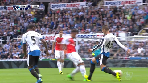 Mitrovic nhận thẻ đỏ (Newcastle 0-1 Arsenal)