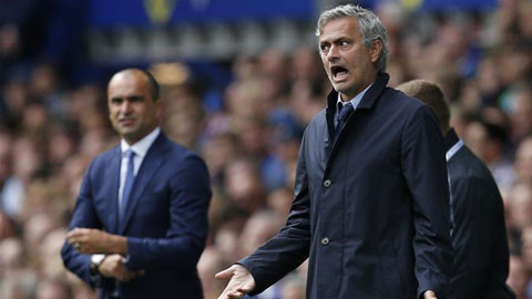 Hình ảnh hài hước về Mourinho trong trận Chelsea thua Everton