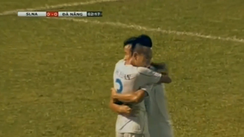 Võ Huy Toàn ghi bàn mở tỷ số cho SHB.ĐN (SLNA 0-1 SHB Đà Nẵng)