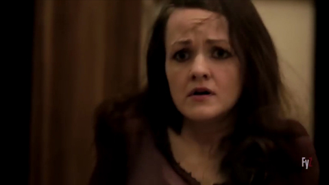 Gặp ma khi chụp ảnh selfie khoe vòng 1